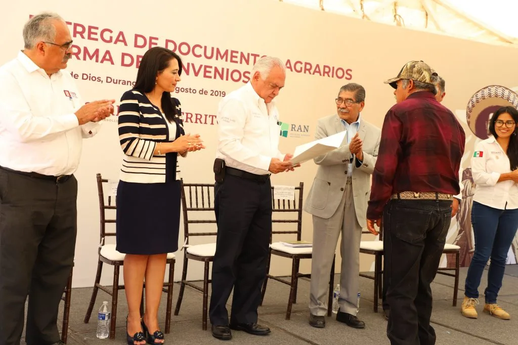 Entregan certificados parcelarios a 469 familias (5)