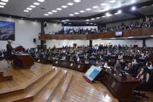 CUESTIONAN A FISCAL 2
