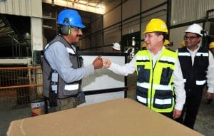 Fotonota Visita Gobernador planta ARAUCO