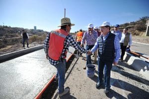 Habitantes de 8 localidades se benefician con caminos