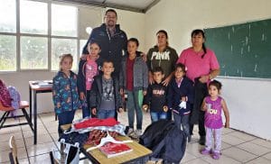 Niños de la Sierra abrigados por migrantes