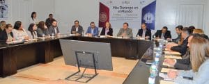 Capacitan a empresarios para incursionar en comercio exterior