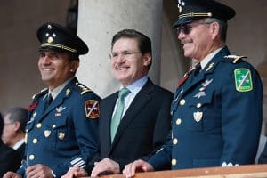 Fotonota Gobernador reconoce a Homero Mendoza Ruiz al ascender a General de División