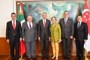 Fotonota Gobernador se reúne con Primer Ministro de Singapur