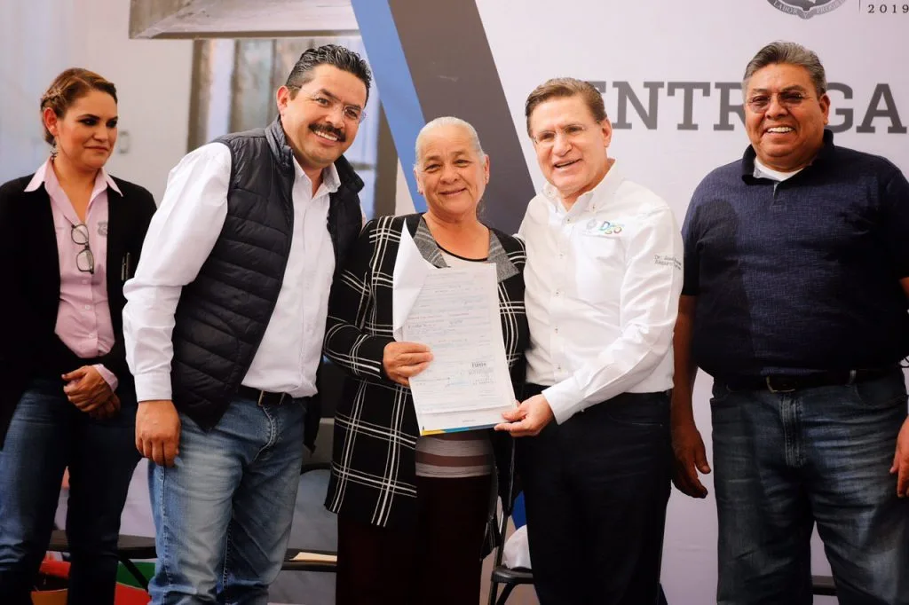Entrega Gobenador 150 títulos de propiedad a familias