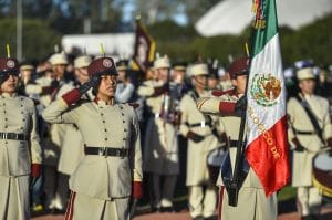 Inaugura Gobernador prenacional de bandas de guerra y escoltas del TECNM (2)