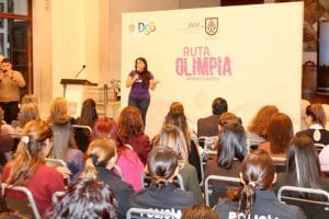 Capacitan a mujeres y hombres para prevenir violencia digital