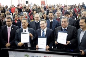 Firma Gobernador convenio para lograr entornos escolares seguros
