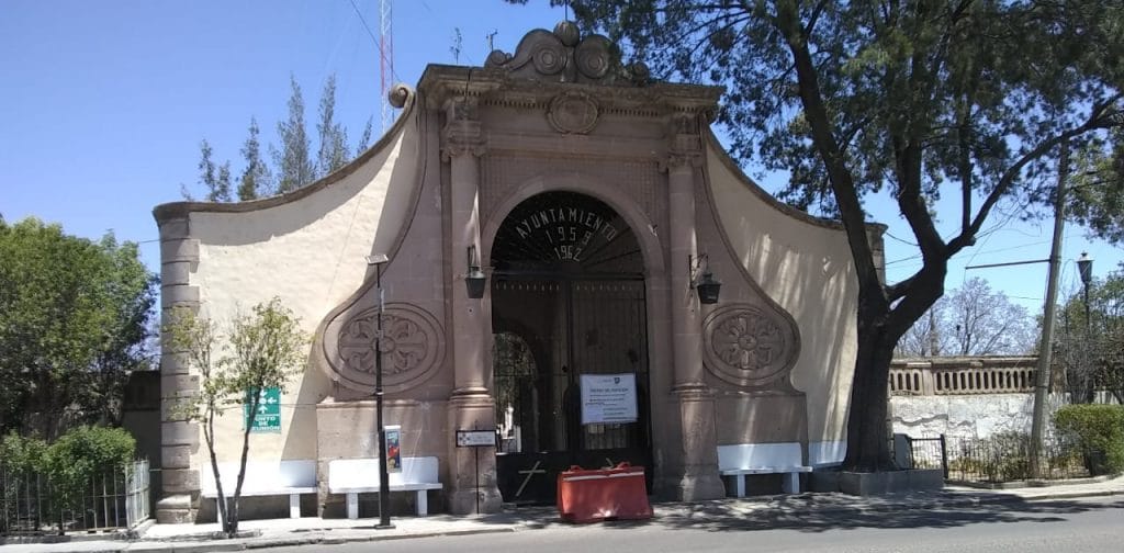 COMUNICADO CIERRE PANTEONES MUNICIPALES 3