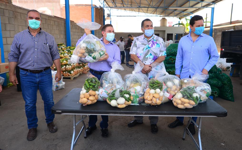 Donan empresarios paquetes alimentarios (1)