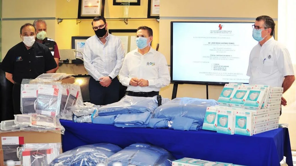 Médicos y enfermeras, más seguros para atender a la población (3)