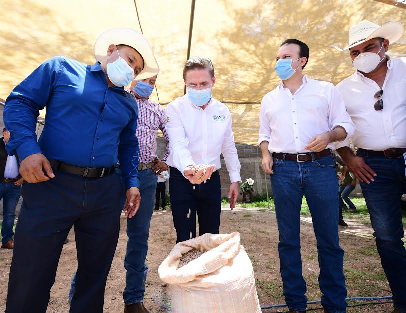 1. Lleva Gobernador apoyo a productores San Juan del Río y Canatlán