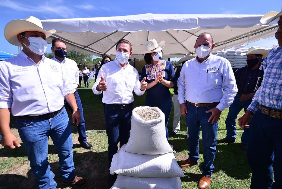 2. Entrega Aispuro 50 toneladas de frijol en Vicente G. y Nombre de Dios