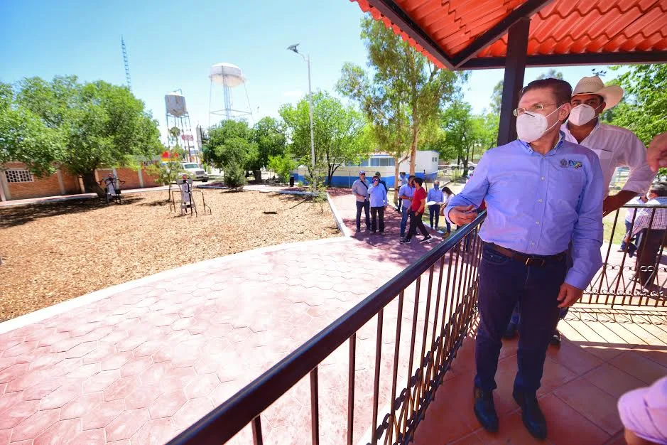 Entrega Aispuro plaza pública en Guatimapé