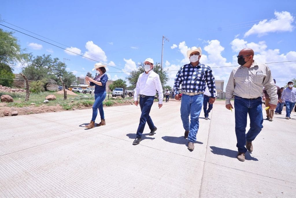 Supervisa Gobernador obra de pavimentación en Nombre de Dios