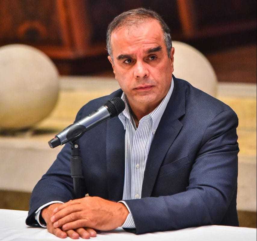 señala Salum sobreprecio de 800 mdp