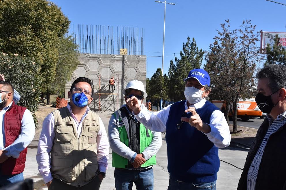 1. Supervisan vecinos y comerciantes avance del Nuevo Paso Superior Francisco Villa