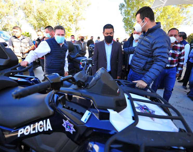 Entrega Aispuro equipamiento y patrullas a 8 municipios más (1)