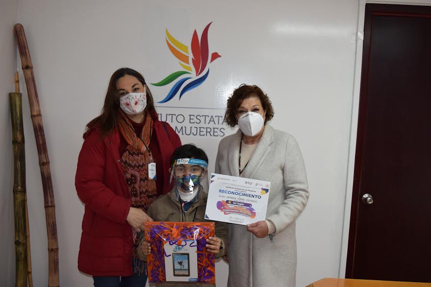 Entrega IEM premios de concursos en fotografía y dibujo