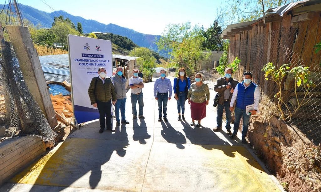 Lleva Aispuro obras de conectividad, hidráulicas y educativas a Topia 4.