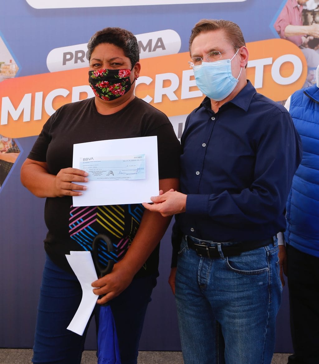 Entrega Gobernador más apoyos a comerciantes (1)