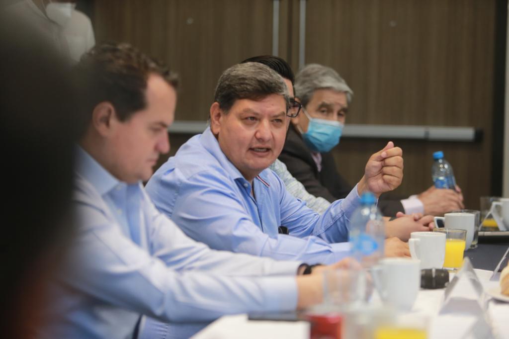 Escucha Javier Castrellón a empresarios