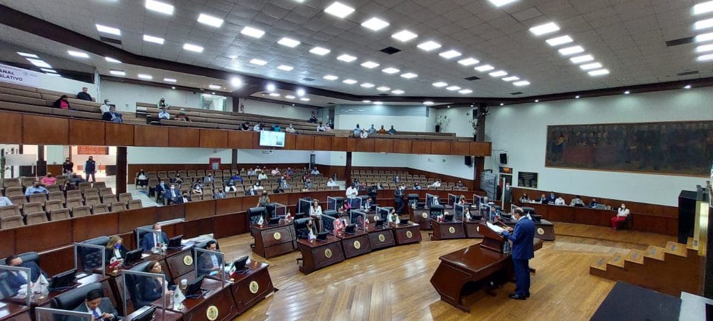 Cuestionan-diputados-al-1