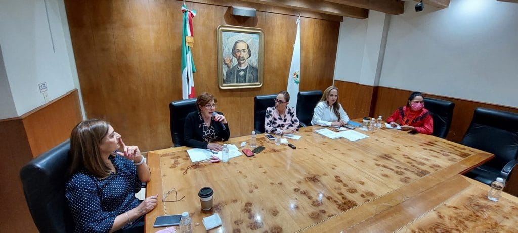 MUJERES.04