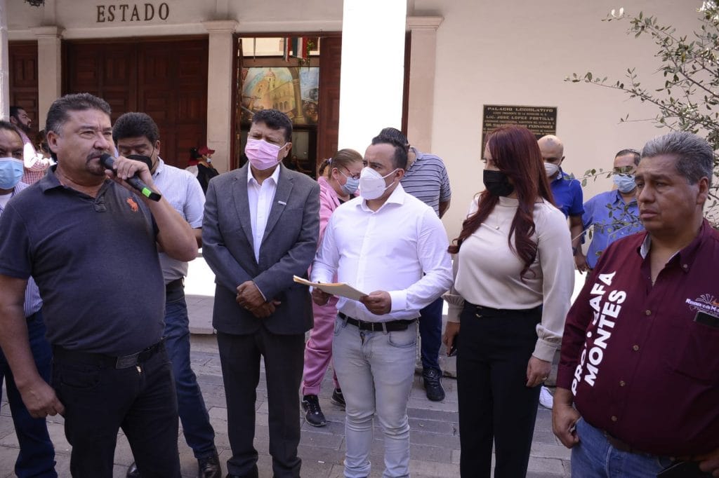 atienden-diputados-de-morena-.35