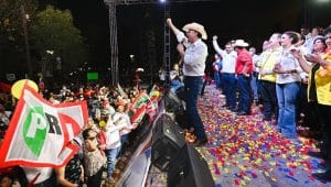 Esteban-se-compromete-en-Lerdo-con-mucho-apoyo-a-las-mujeres-1