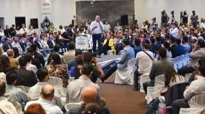 Uniformes-escolares-y-obras-seran-hechos-por-empresas-duranguenses-Esteban4