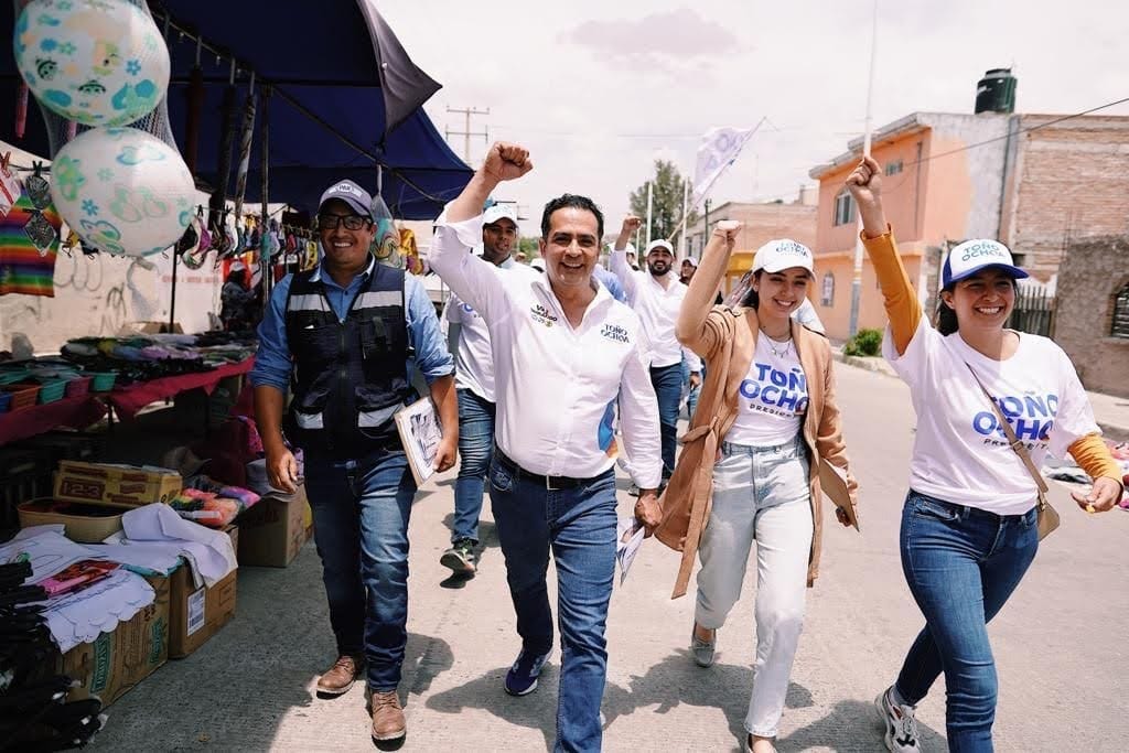 Campana-de-Tono-Ochoa-llena-de-alegria-optimismo-y-orgullo-por-Durango4