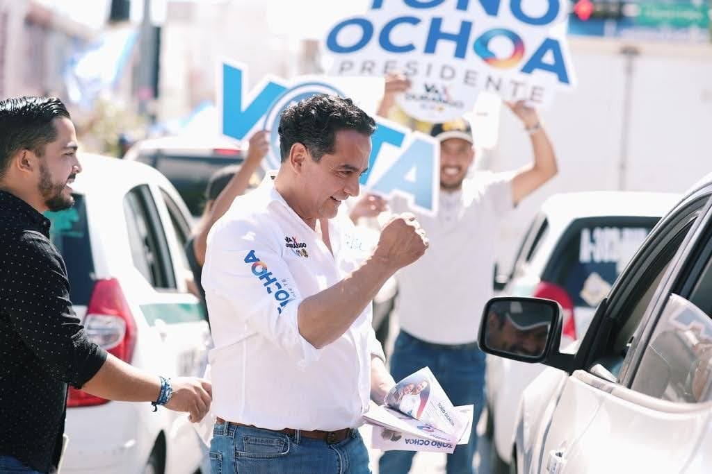 Con-Tono-Ochoa-se-pavimentaran-mas-calles-que-nunca4
