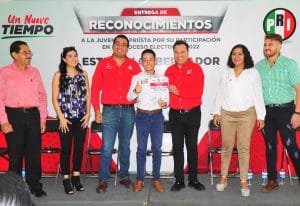 Reconocimientos-a-la-juventud-priista_2