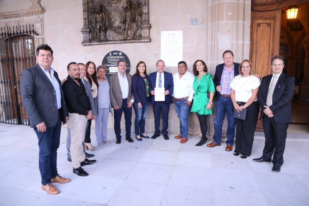 Con-Bando-Solemne-declaran-al-Dr-Esteban-Alejandro-Villegas-Villarreal-como-Gobernador-del-Estado-de-Durango2