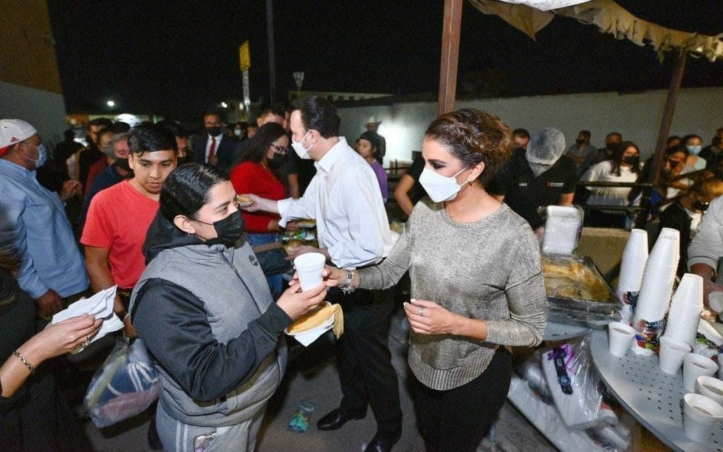 Esteban-desaparece-la-cena-politica-del-grito-y-acude-junto-con-Marisol-a-resolver-cirugias-urgentes-en-hospitales-Materno-Cecan-y-450-3