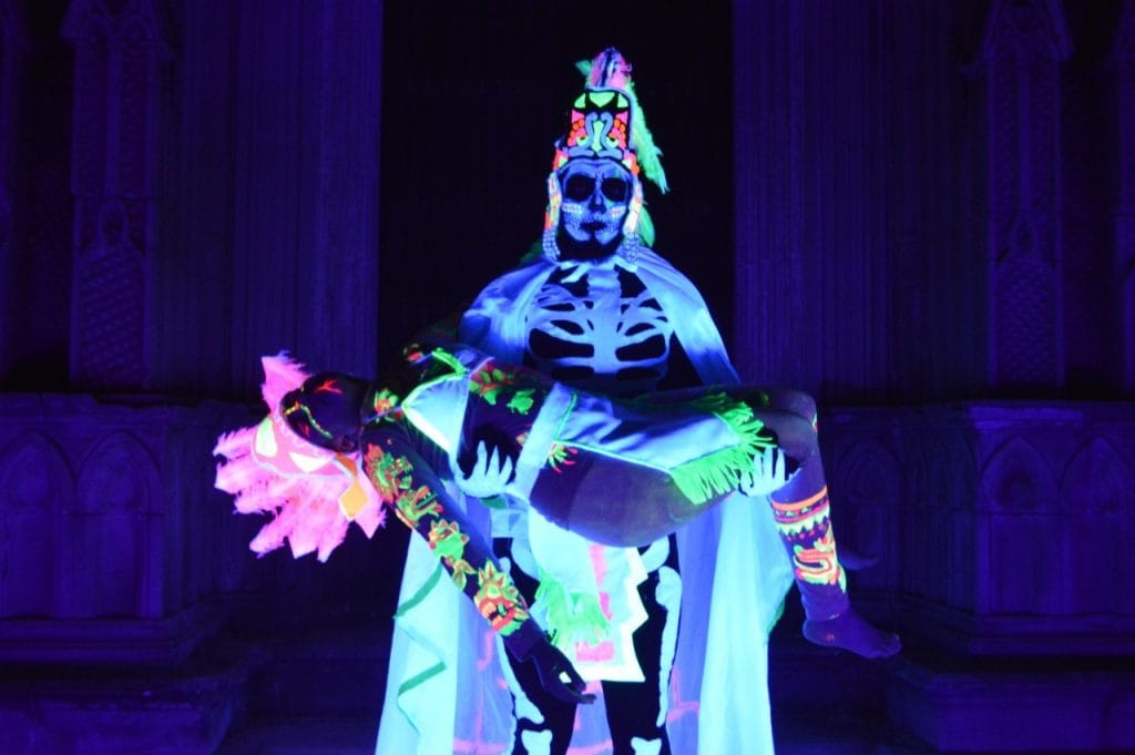 5.-Los-muertos-estan-de-fiesta