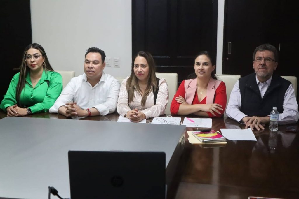 El-ONMPRI-se-reune-con-dirigentes-de-30-municipios
