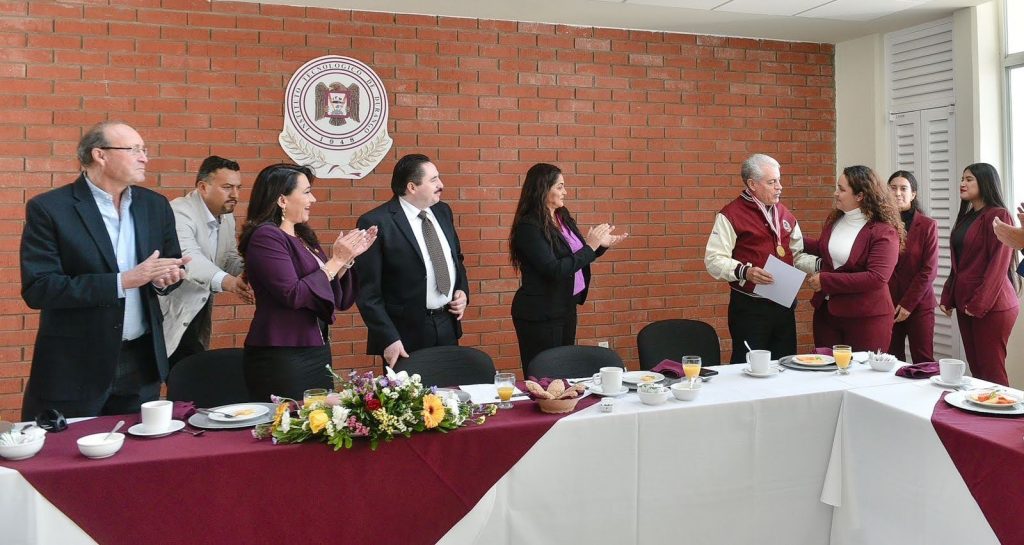 Son-orgullo-para-Durango-alumnas-del-ITD-galardonadas-en-premio-internacional-Gobierno-de-Esteban1