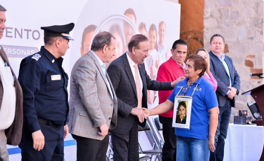 Con-equipamiento-fortalece-Esteban-instituciones-para-busqueda-de-personas