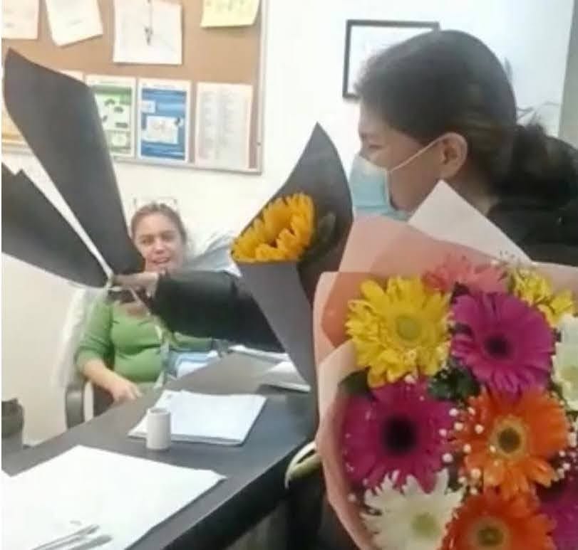 Paciente-dada-de-alta-de-meningitis-por-hongo-agradece-con-flores-a-personal-del-Hospital-General-450-donde-fue-atendida1