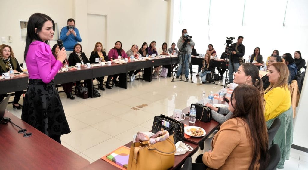 Con Esteban, Durango tiene un gobierno con perspectiva de género y funcionarias capacitadas (2)