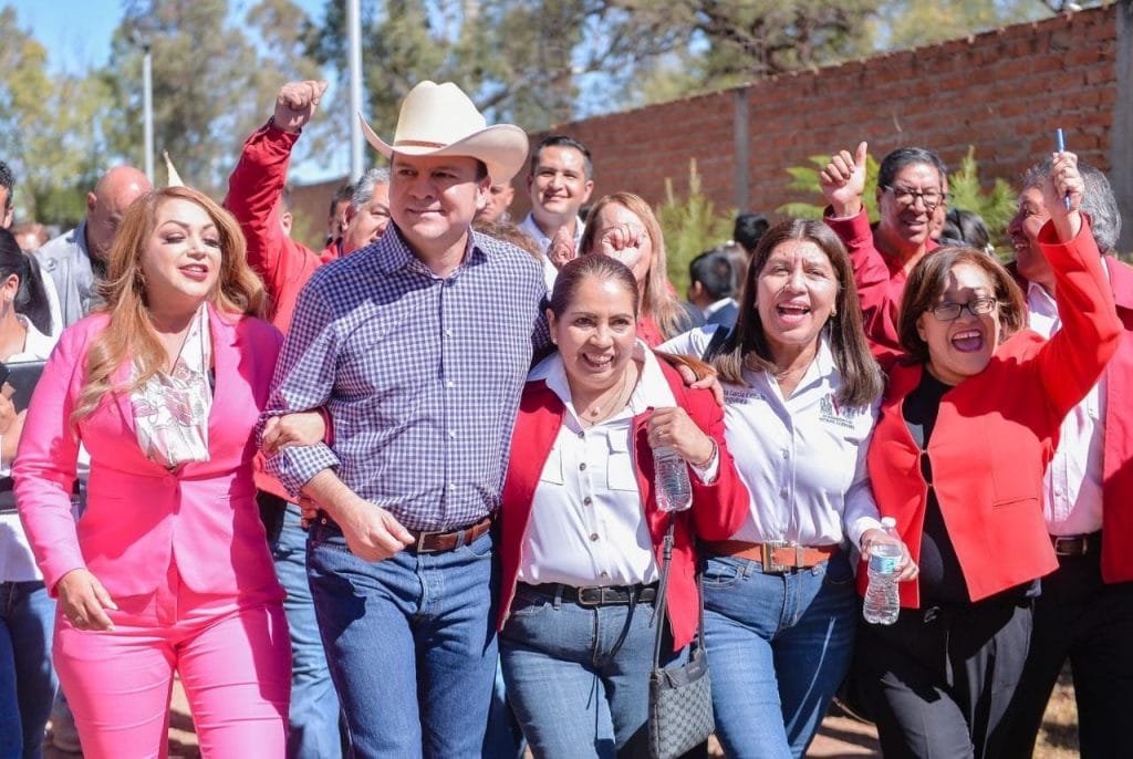 Esteban se posiciona entre los tres mejores gobernadores de México (2)