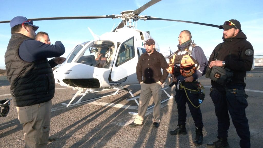 Usan helicóptero del Gobierno del Estado para rescatar cuatro personas en Pueblo Nuevo (1)