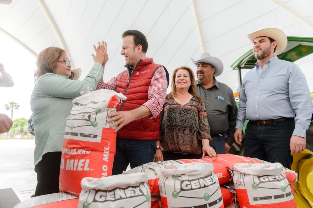 Con menos rollo y más acción, lleva Esteban semilla para que productores laguneros siembren y alimenten mejor su ganado 3