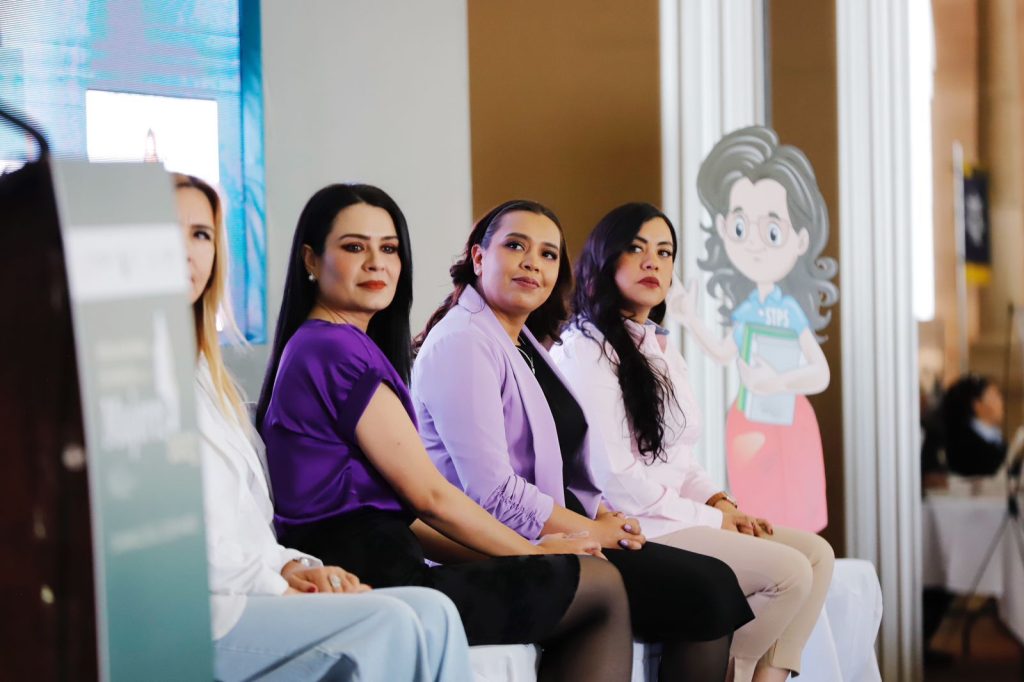 Esteban acerca empleo digno, seguro y formal para mujeres (3)