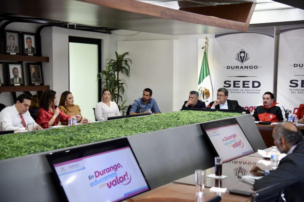 Junto a legisladores, va Gobierno de Esteban por una educación de calidad (2)