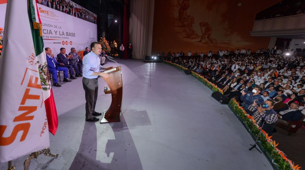Vamos a jalar con los maestros para que Durango sea ejemplo de calidad educativa en México Esteban (2)