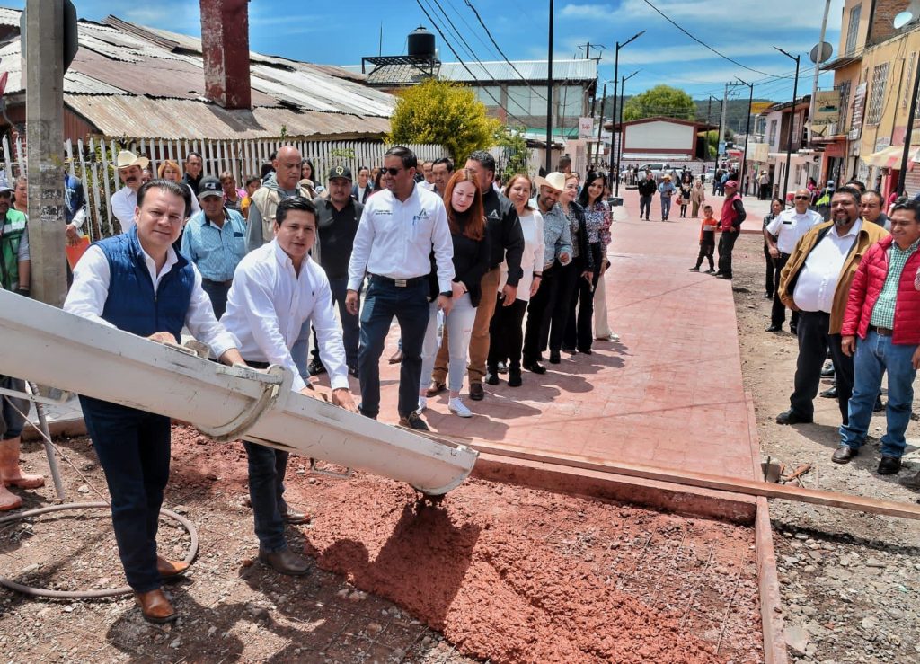 Con mejores calles y nuevos proyectos, impulsa Esteban economía de Pueblo Nuevo (1)