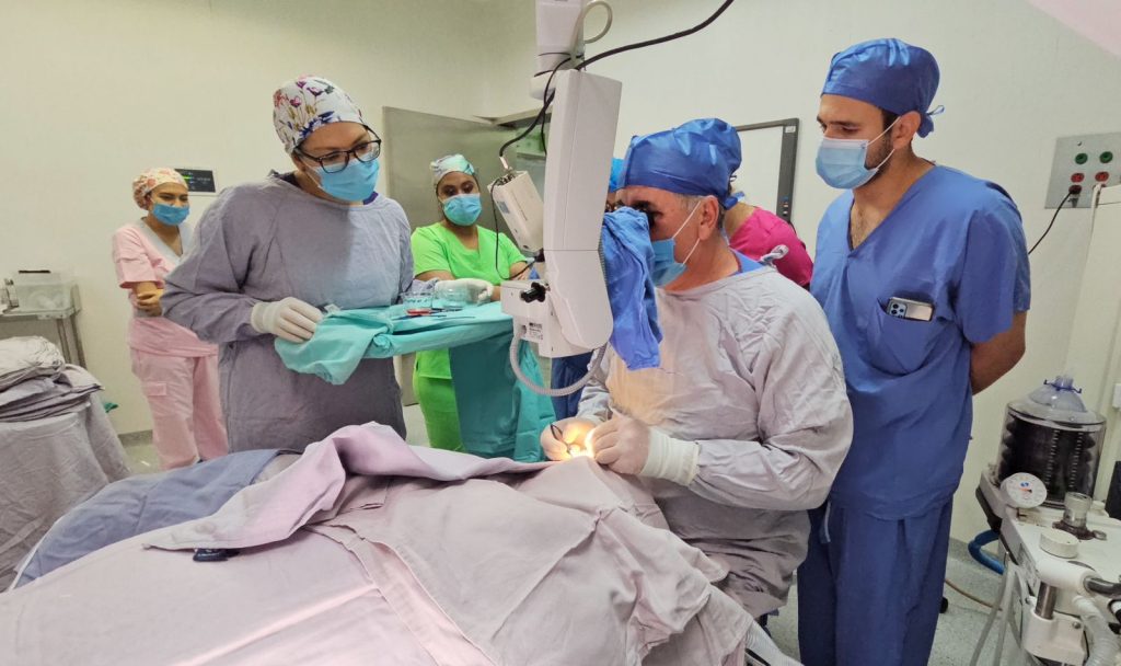 Evolucionan con éxito personas que recibieron trasplante de córnea en HG450; Gobierno de Esteban da seguimiento a su recuperación1
